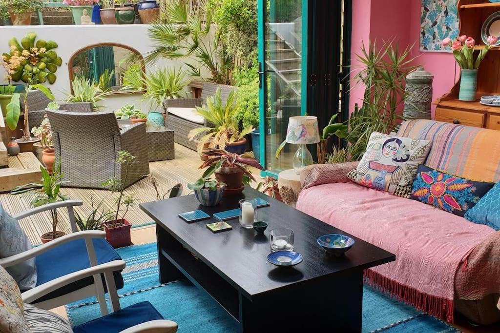 Colourful, Cosy City Home Bath Exteriör bild
