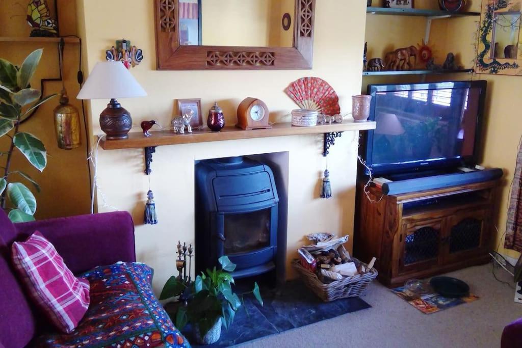 Colourful, Cosy City Home Bath Exteriör bild